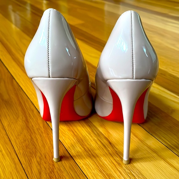 Shoes - Tan Heels 👠 Red Bottoms